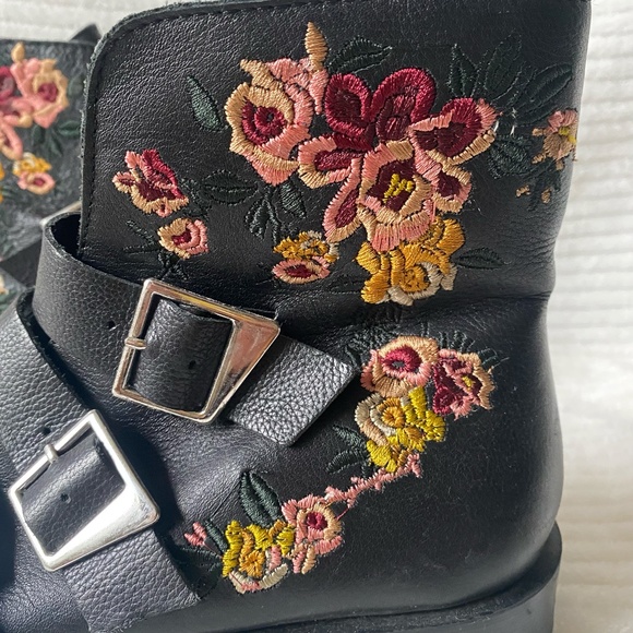 Zara Trafaluc Black Leather Embroidered Multi-Buckle Ankle Boots EU 39 US 8 - Picture 6 of 9